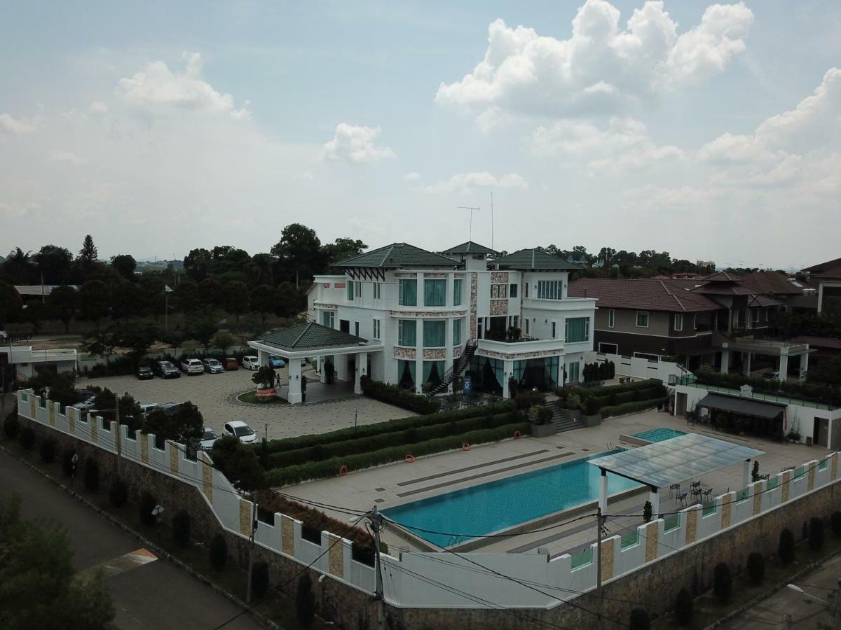 Hotel Casa Bianca Kluang Exterior foto